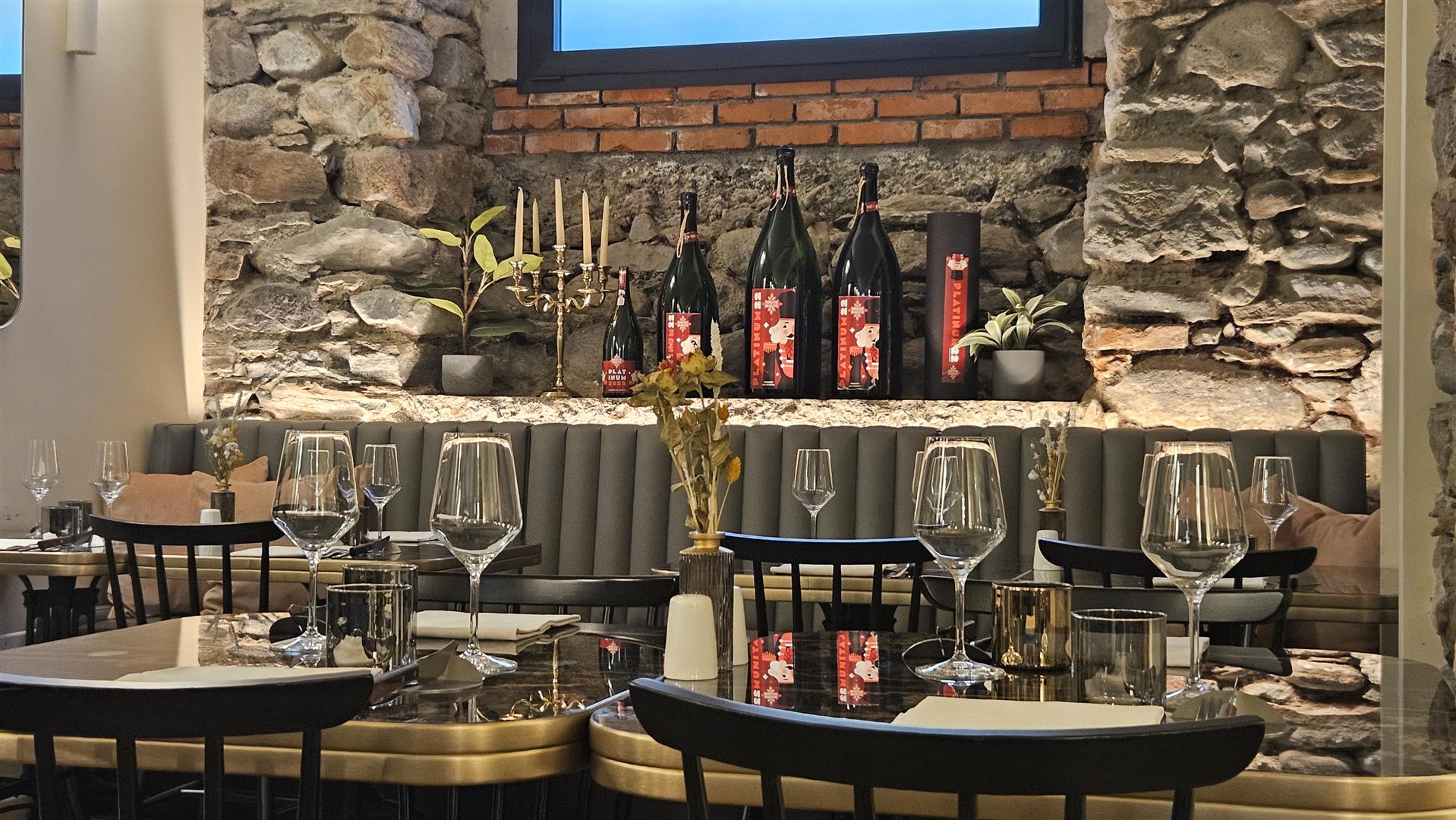 Tavolo apparecchiato